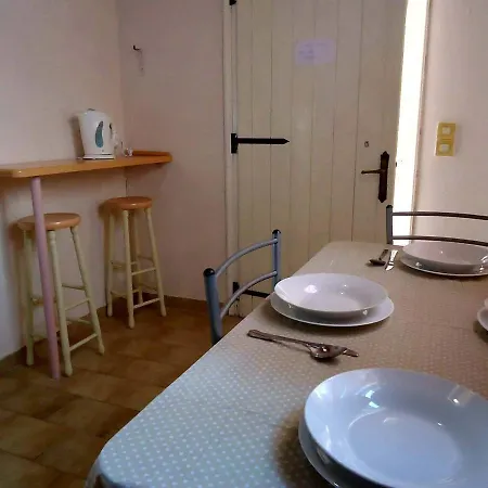 Errika Apartment Ipsos